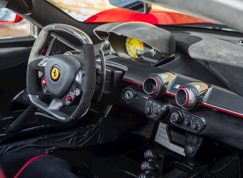 Ferrari LaFerrari Aperta 18