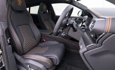 Lamborghini Urus V8 6