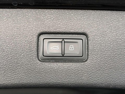 Audi Q7 3.0 TFSIe V6 55 Black Edition SUV 5dr Petrol Plug-in Hybrid Tiptronic quatt 37