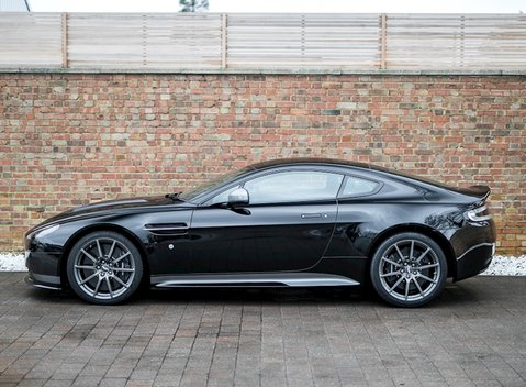 Aston Martin V12 Vantage S 2