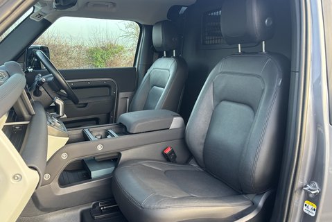 Land Rover Defender 90 D250 Hard Top SE MHEV 3