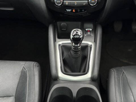 Nissan Qashqai 1.5 dCi Tekna 2WD Euro 5 (s/s) 5dr 57