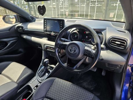 Toyota Yaris 1.5 VVT-h Dynamic Hatchback 5dr Petrol Hybrid E-CVT Euro 6 (s/s) (116 ps) 44