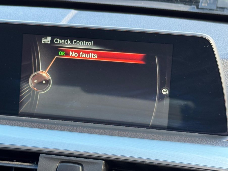 2015 BMW 3 Series — image 23