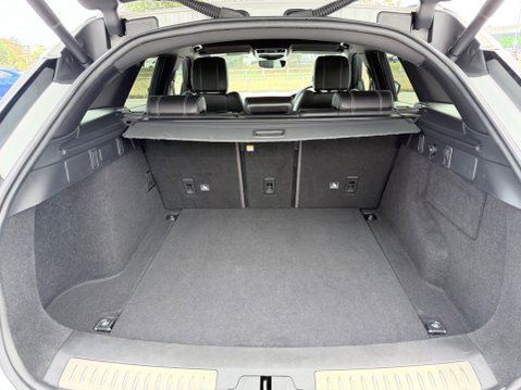 Land Rover Range Rover Velar R-DYNAMIC S 18