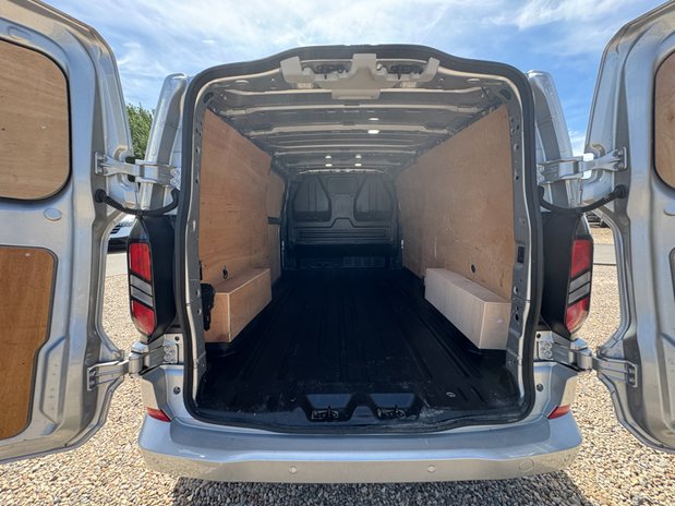 Ford Transit Custom LWB L2H1 [SOLD CM] Low Roof Limited 300 Air Con Alloys Cam Sensors EURO 6 9