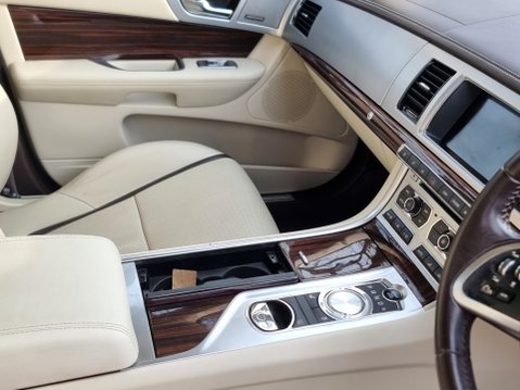 Jaguar XF D PORTFOLIO 22