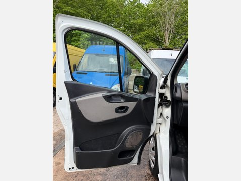 Renault Trafic 1.6 dCi 27 Business+ Panel Van 5dr Diesel Manual SWB Standard Roof Euro 6 ( 31