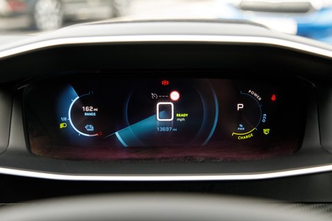 Peugeot 208 ALLURE PREMIUM 11