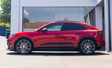 Porsche Macan GTS Electric 3