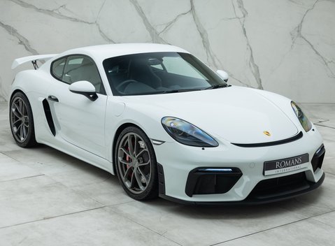 Porsche Cayman GT4 (718) 12