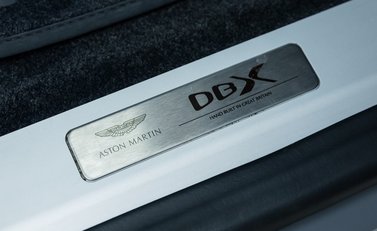 Aston Martin DBX 707 24