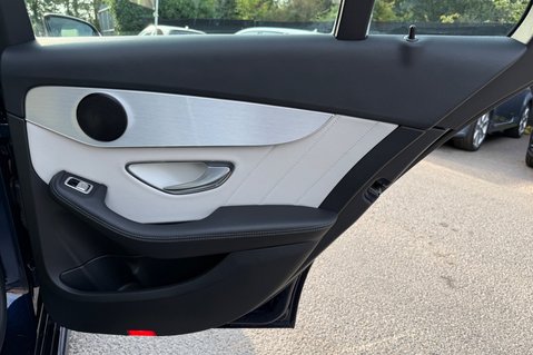 Mercedes-Benz C Class C250 D AMG LINE PREMIUM - 10 SERVICES - 2 OWNERS - LIGHT INTERIOR 34