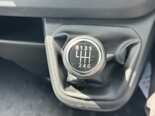 Renault Trafic SWB L1H1 [SOLD MM] Low Roof Advance SL30 Air Con Nav Sensors EURO 6 43