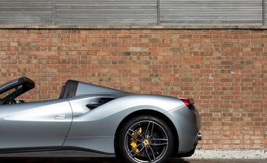 Ferrari 488 Spider 32