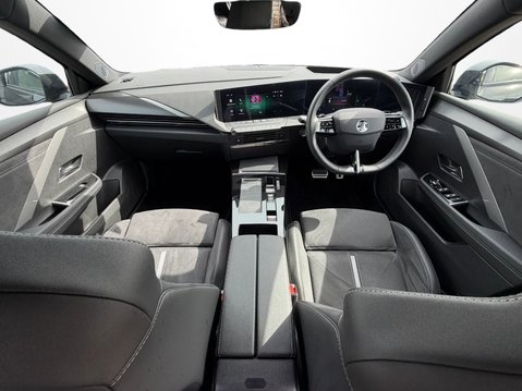 Vauxhall Astra 1.6 Plug-in Hybrid GSe 5dr Auto [Pan roof] 16