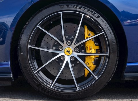 Ferrari 812 Superfast 10