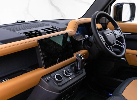 Land Rover Defender X 12