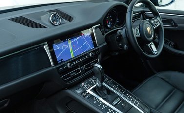 Porsche Macan GTS PDK 12