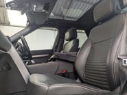Land Rover Discovery 3.0 Discovery R-Dynamic SE D MHEV Auto 4WD 5dr 38