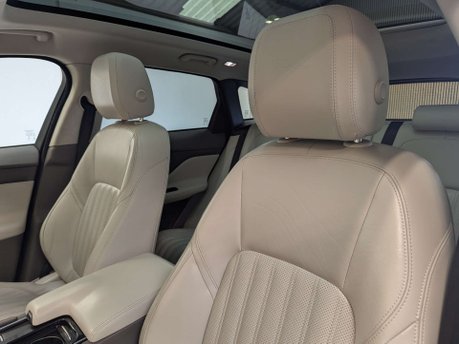Jaguar F-Pace 2.0 F-PACE Portfolio AWD D Auto 4WD 5dr 37