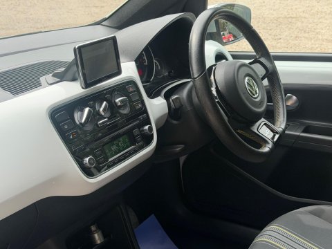 Volkswagen Up 1.0 Street up! Euro 6 3dr 10