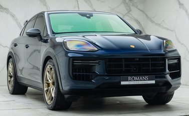 Porsche Cayenne TURBO E-HYBRID Coupe with GT Package 9