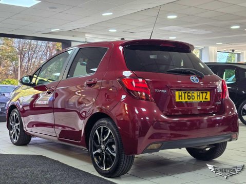 Toyota Yaris 1.5 VVT-h Design E-CVT Euro 6 5dr 39