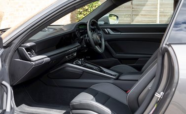 Porsche 911 Carrera 4S (992) 15