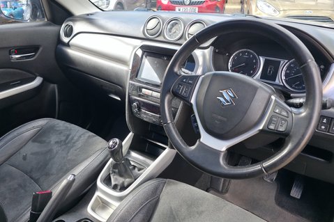 Suzuki Vitara SZ5 RUGGED.. 7 SERVICES.. SAT NAV..ELECTRIC OPENING SUNROOF..AIR CON.. 13