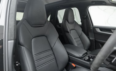 Porsche Cayenne TURBO E-HYBRID 14