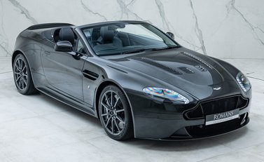 Aston Martin V12 Vantage S ROADSTER 11