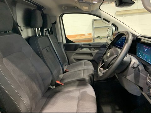 Ford Transit Custom 320 LIMITED L1H1 P/V ECOBOOST 17