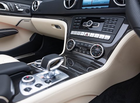 Mercedes-Benz SL Class SL63 AMG 27