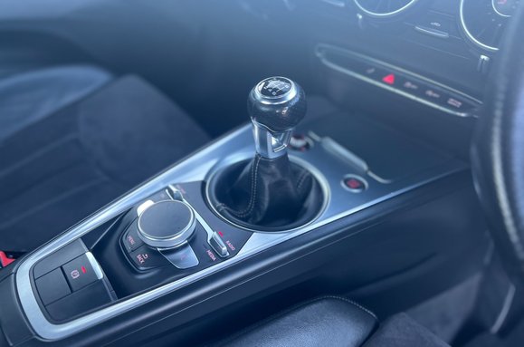 Audi TT 2.0 TDI ULTRA S LINE 26