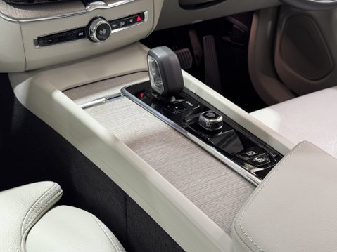 Volvo XC60 B4 PLUS MHEV 34