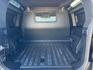 Land Rover Defender 90 D300 Hard Top X-Dynamic HSE 12