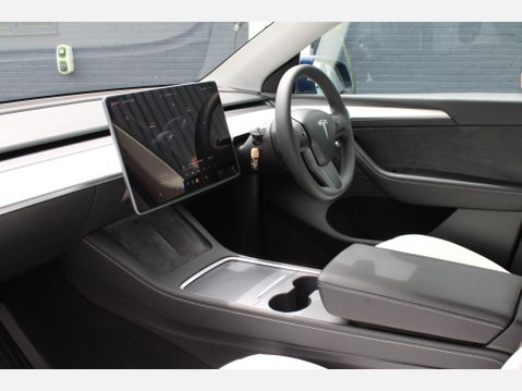 Tesla Model Y LONG RANGE 10