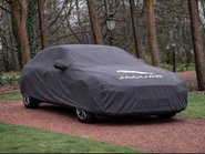 Jaguar XE R-DYNAMIC SE BLACK 1