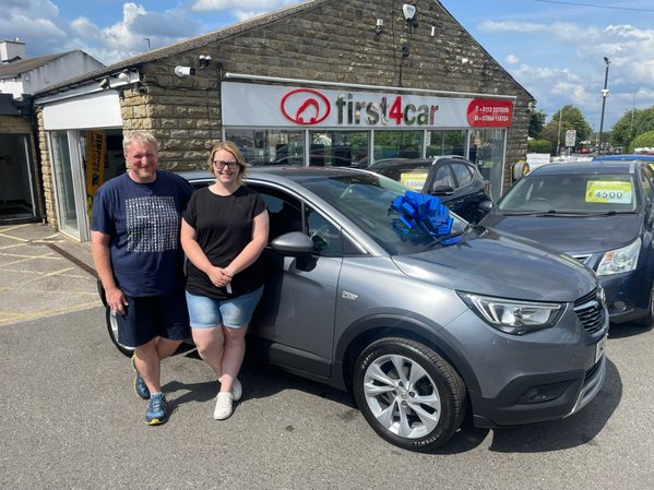 Kirstie and her Partner from Leeds collected their new Vauxhall Crossland