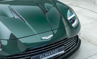 Aston Martin Vanquish V12 30
