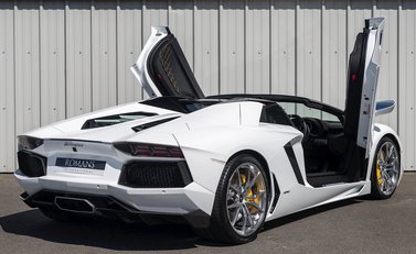 Lamborghini Aventador LP700-4 Roadster 8