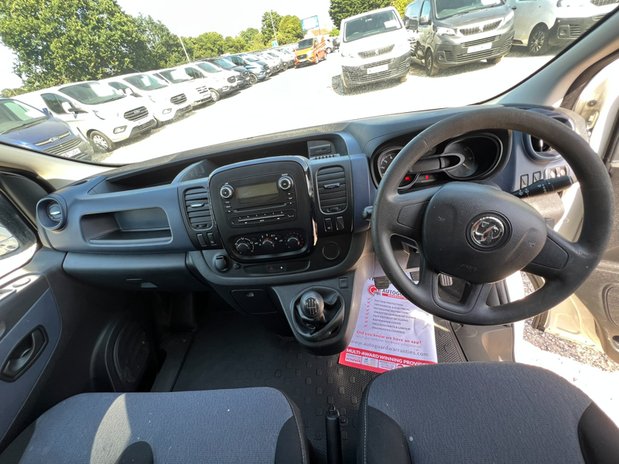 Vauxhall Vivaro LWB High Roof L2H2 120 Bi Turbo Air Con 1 Owner 25