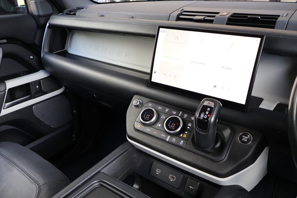 Land Rover Defender 110 D300 HARD TOP X-DYNAMIC HSE MHEV URBAN WIDE TRACK EDTION REAR SEATS FITTED 21