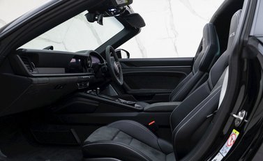 Porsche 911 (992) Targa 4 GTS 16