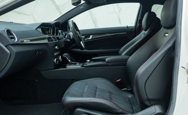 Mercedes-Benz C63 AMG Black Series 12