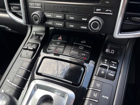 Porsche Cayenne 3.0 TD V6 Platinum Edition SUV 5dr Diesel TiptronicS 4WD Euro 6 (s/s) (262 30