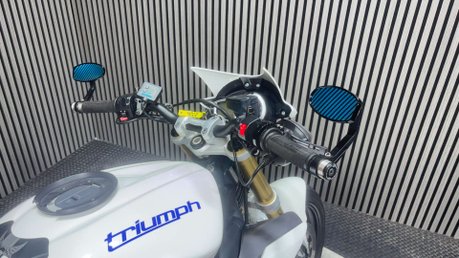 Triumph Street Triple 2014 27K NEW MOT SERVICED SCORPION EXHAUST NAKED 675CC TRIPLE 39