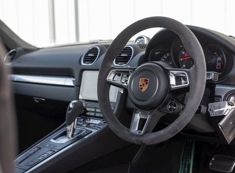 Porsche 718 Cayman GTS 11