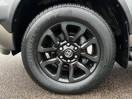 Toyota Hilux 2.8 HI-Luxury Invincible X D-4D 4WD Double Cab Auto 4WD 5dr 12